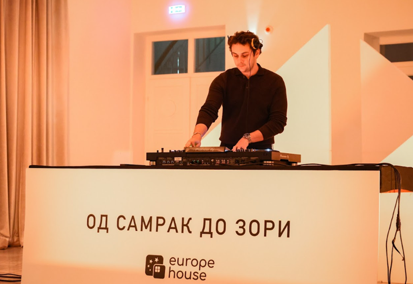 DJ