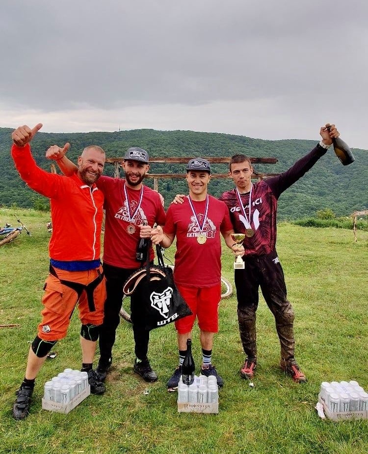 velosipedisti2