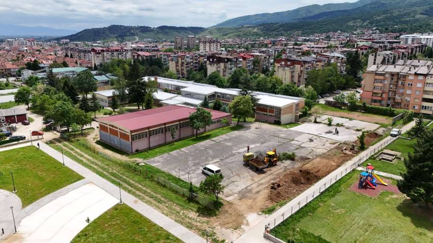 Се работи на изградба на спортските терени во ОУ „Елпида Караманди“ Битола