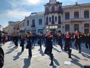 Промоција и афирмација на германскиот јазик, учениците од Гимназијата "Јосип Броз-Тито" организираа флешмоб