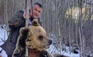 Битолското обвинителство експресно отвори предмет за мртвата мечка на фотографијата со Сашо Дранго