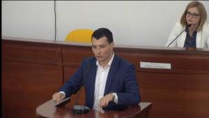 Илиевски: Се прави ребаланс за еден парк, во училиштата не се инвестира, директорите бркаат гулаби од покриви