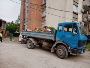 Камиони со купишта ѓубре однесе „Комуналец“ од битолските улици, но што да се прави со несовесните граѓани