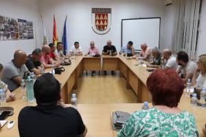 Поради пожарот затворена за сообраќај обиколницата кај Битола-Кризниот штаб доцна синоќа одржа состанок