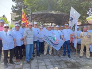 (Фото) Патот на младоста и по 40 години ги дигна акцијашите на нозе