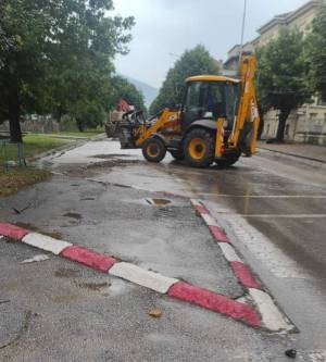 Екипите на Водовод се на терен и интервенираат за расчистување на улиците