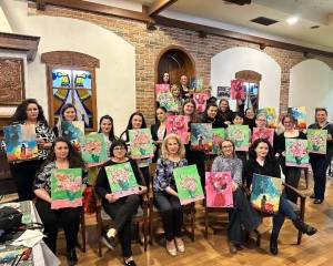 Креативните ликовни работилници на „Sip &amp; Paint Bitola“ се хит во Битола