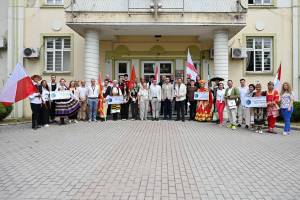Фолклористите од "Илинденски денови" на прием во Општина Битола
