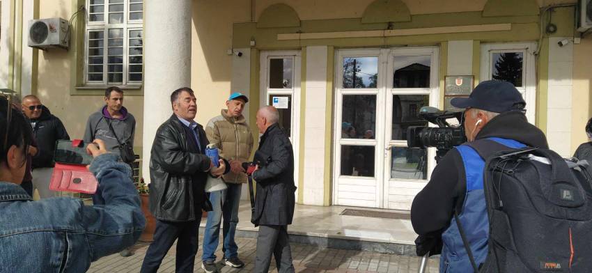 На протест на закупецот на „Соколаната“ дојде Коњановски и порача - Гимнастичката сала ќе остане во објектот