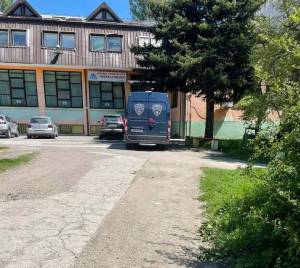 Натепаната службеничка ја пријавила директорката во полиција за физички напад