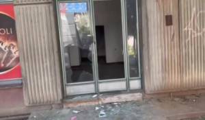 (фото и видео) Вандали уништуваат државен имот во строгиот центар на Битола, станарите бараат надлежните да реагираат
