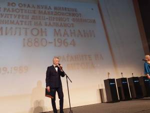 МОНИ ПЕЕШЕ ЗА БИТОЛА, ТУРСКИТЕ КИНЕМАТОГРАФЕРИ ДОБИЈА ЗЛАТНАТА КАМЕРА 300, А ЛАУРЕАТИТЕ ПОСАКАА ПАК ДА СЕ ВРАТАТ ВО БИТОЛА