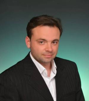 КВАЛИТЕТНА СТЕКНАТА ОСНОВА НА УЧИЛИШТЕ ЗНАЧИ: НАПРЕДОК И НАДГРАДБА (пишува Александар Адамовски)