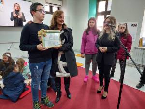 САМО 6 ПРОЦЕНТИ ОД СЛЕПИТЕ ВО ЗЕМЈАВА ГО ЗНААТ БРАЈОВОТО ПИСМО ЗАТОА БИТОЛСКИОТ ЗАВОД И МЗУЕЈ СО НОВА ИЗЛОЖБА НА ТАКТИЛНИ СЛИКИ КОИ ЗБОРУВААТ