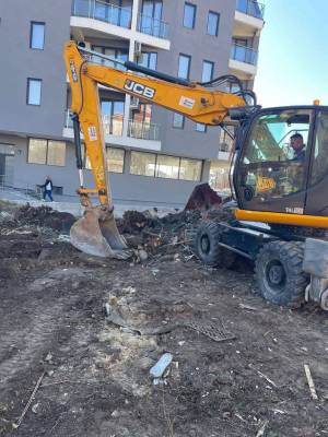 Јавните претпријатија го чистат ѓубрето кај градинката "Пролет" во Битола и хортикултурно ќе го уредат
