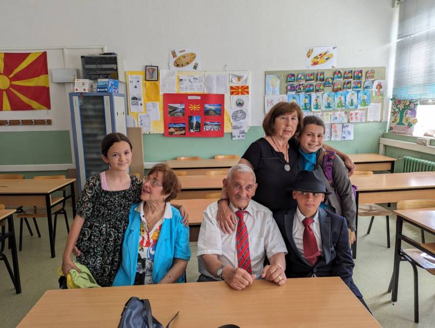 Емотивна средба на пензионирани наставници со ученици од ООУ „Коле Канински“ Битола