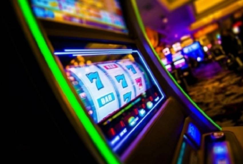 Нов инцидент во казино во Демир Хисар-Маж кршел инвентар и апарати за игра на среќа