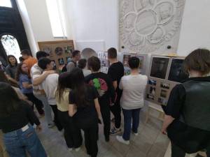 Уметничка изложба од дела на талентираните ученици од Горната гимназија