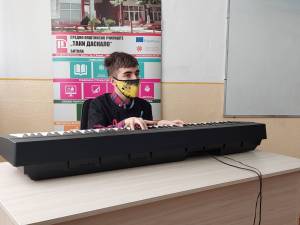 Учениците во „Таки Даскало“ го одбележаа Денот на аутизмот .