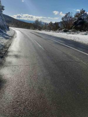ЦУК информира дека проодни се сите патните правци по обилните врнежи од снег