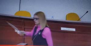 Габриела Илиевска се предомисли и им ја врати ружата на ВМРО -ДПМНЕ што ја зеде од градоначалникот Коњановски