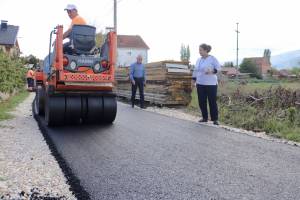 Завршува асфалтирањето на 11 краци во должина од 2.303 метри во Долно Оризари