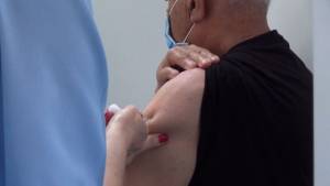 Колку вакцинирани починаа од КОВИД-19, со кои вакцини беа вакцинирани, какви заболувања имале-неделен извештај на Министерството за здравство