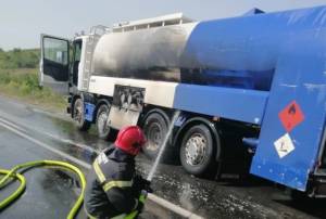 Се преврте цистерна со плин кај Вашарејца, повреден е возачот