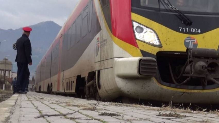 Возот кој во 14:30 тргна од Скопје се уште не е пристигнат во Битола