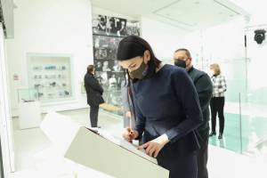 Костадиновска-Стојчевска во работна посета на Крушево
