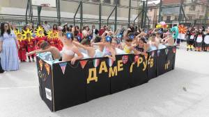 Го пуштија во употреба долгоочекуваниот затворен базен -Априли-ли-ли од учениците од „Даме Груев“ Битола