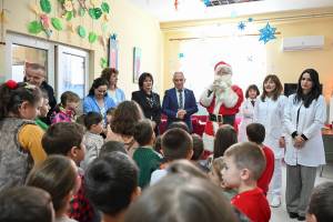 НОВОГОДИШНИ ПАКЕТЧИЊА ЗА ДЕЦАТА ОД ПОВЕЌЕ ИНСТИТУЦИИ И ЗДРУЖЕНИЈА