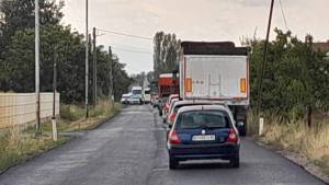 Сообраќајка на патот кај Кравари, странско возило удри во бандера, повредени 3 лица