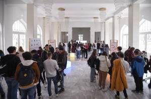 Отворена изложбата „Стаклена соба: Погрешни информации и манипулации на интернет“ во Europe House Bitola