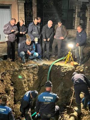 И градоначалникот Коњановски на терен со екипите на Водовод