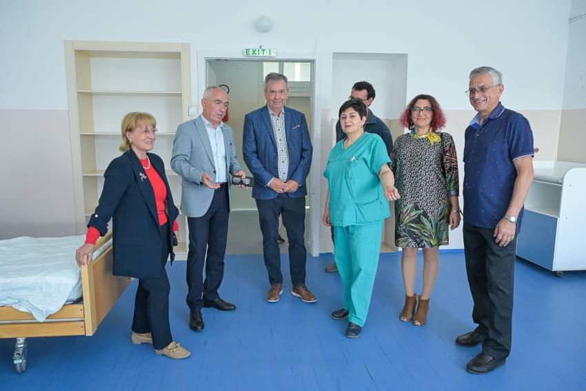 Нова донација од пријателите од Шведска за Акушерскиот оддел и Неонатологија во Болницата во Битола
