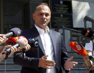 Сите вработени во јавниот сектор мора да се вакцинирани за да одат на работа