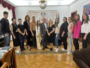 Третата група студенти од УКЛО ја започна праксата во општинските установи