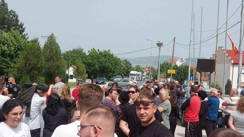 Денес нов протест во Новаци по смртта на трактористот, кој настрада при судир со камион кој носел јаглен за РЕК Битола