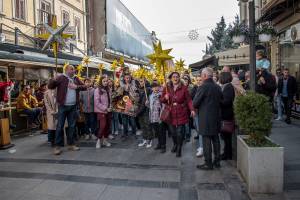 Бадниковите поворки го исполнија Широк Сокак