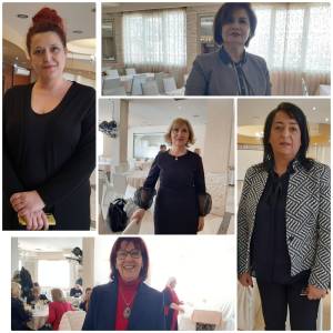 Фотографиите се направени на јавен настан поврзан со проблематика која ги засега жените